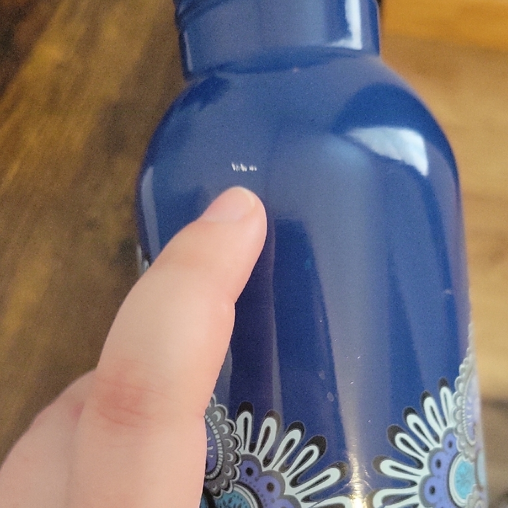 Vera Bradley Navy and Light Blue Floral Water Bottle 20 oz - Picture 6 of 10